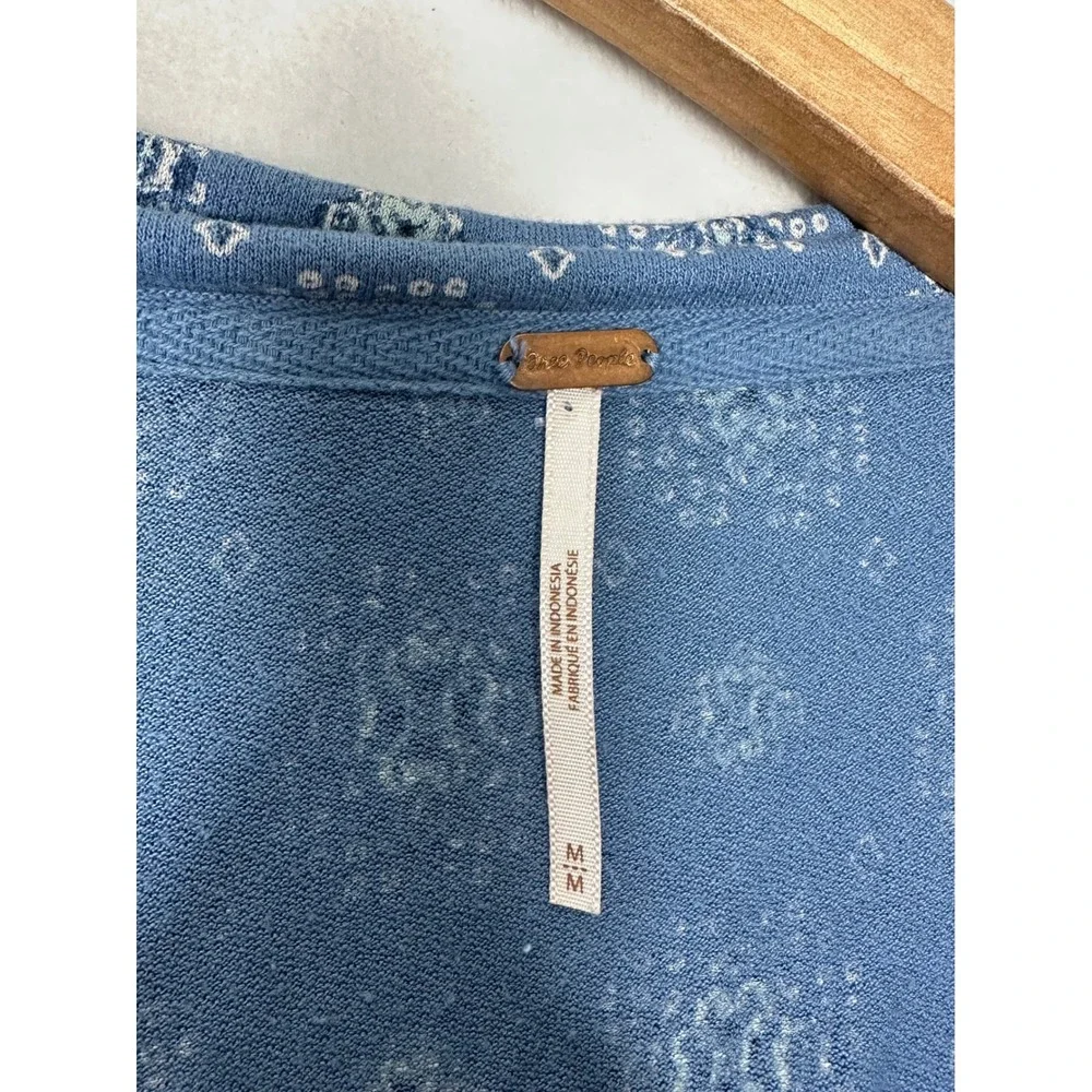 Free People Blue Medallion Print Ruched Button Front V-Neck‎ Blouse Top Womens M